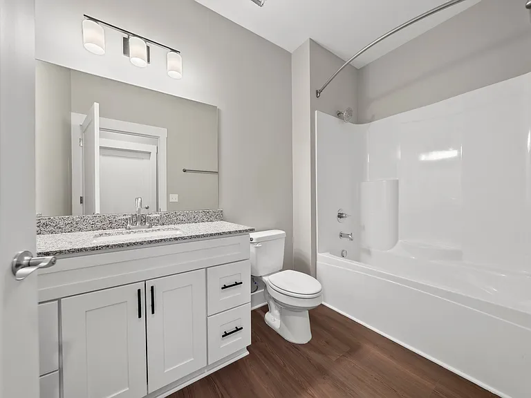 Mount Victor Olde Towne Luxury Apartments — Photo 33