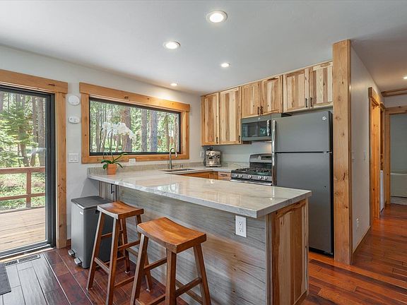 4th image of 15165 Northwoods Blvd