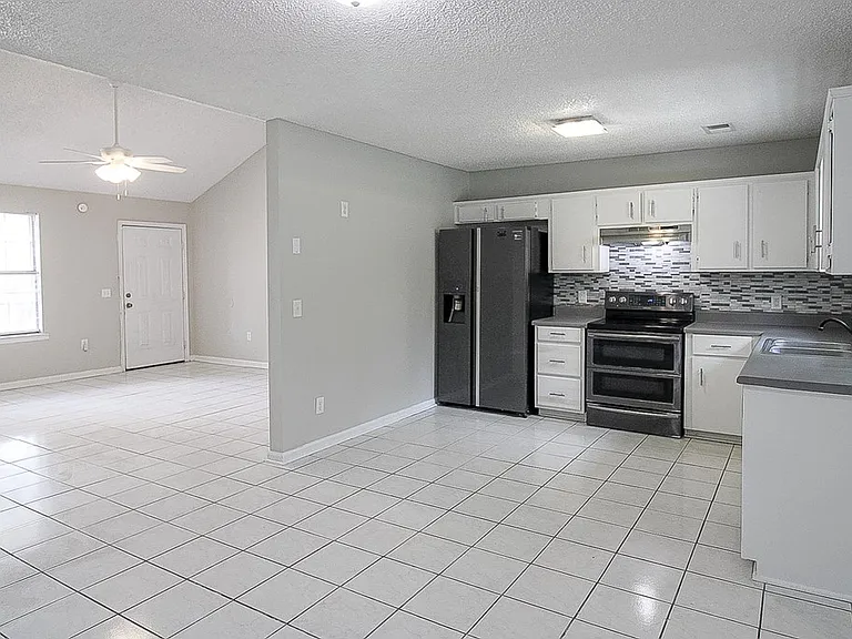 1235 Pineridge Way — Photo 6
