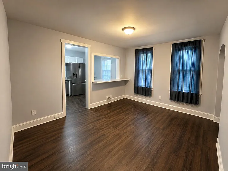 637 Powell St — Photo 5