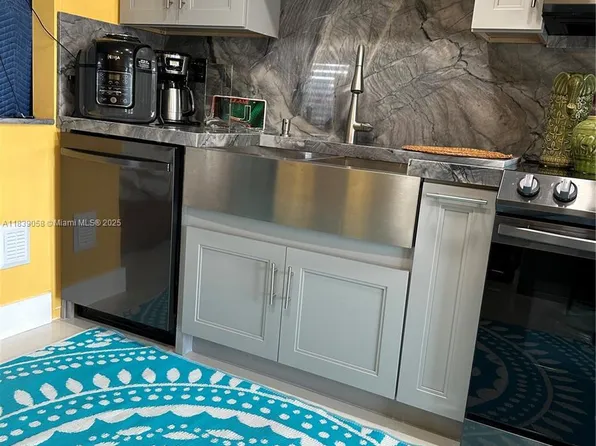 15481 SW 81st Circle Ln APT 712, Miami, FL 33193