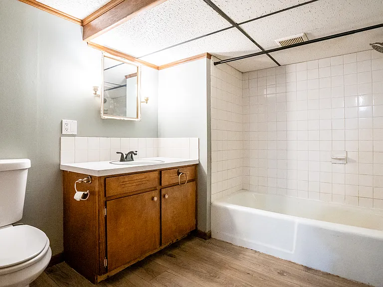 117 E Walker St #A — Photo 10