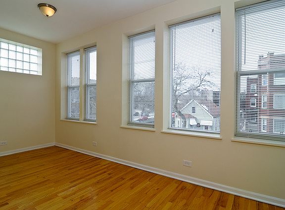 3rd image of 2107 N Sawyer Ave #2