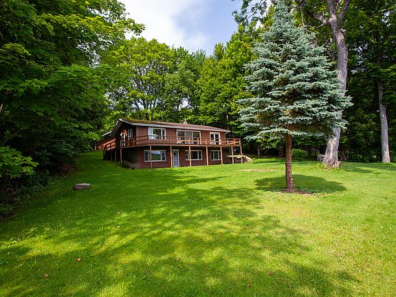 3rd image of 614 Lake Rd