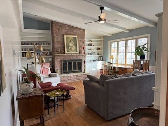 5th image of 802 N Brookfield Rd