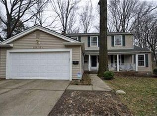 28705 W Oviatt Rd, Bay Village, OH 44140