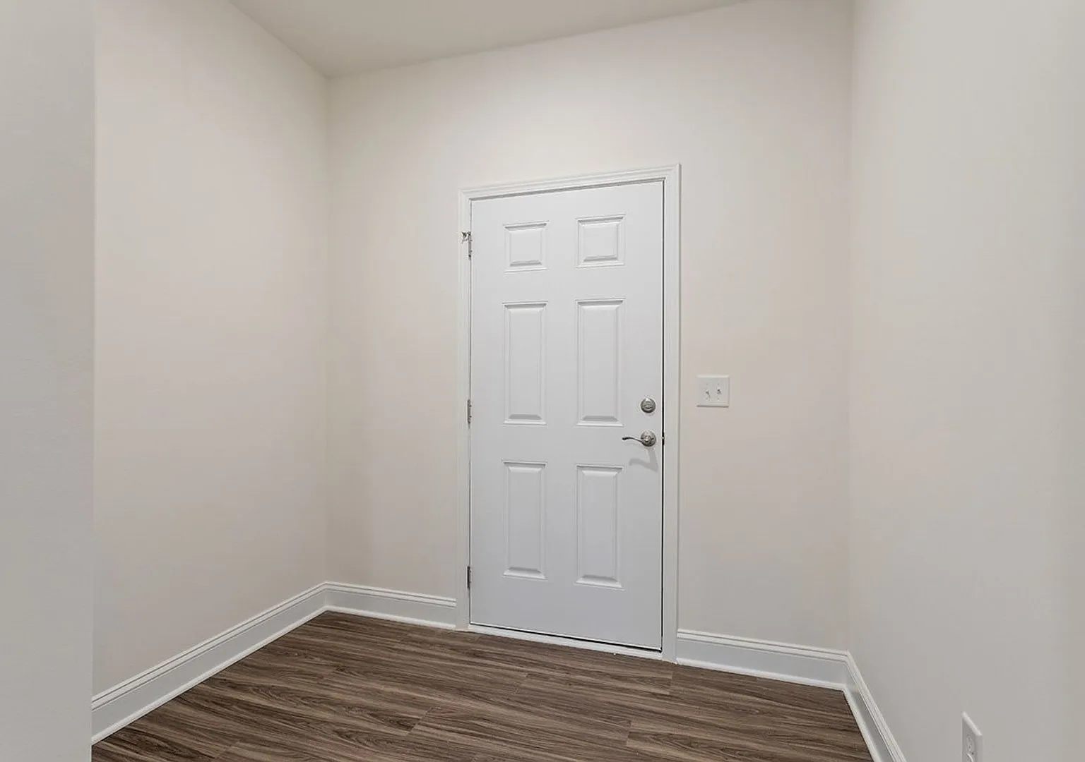 Beautiful 3-Bedroom Home in Desirable Clayton Community | Modern Finishes & Great Location — Photo 3