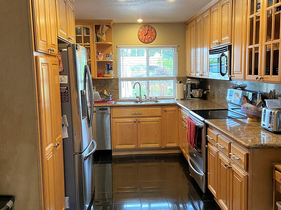 1st image of 560 Cadburry Ct