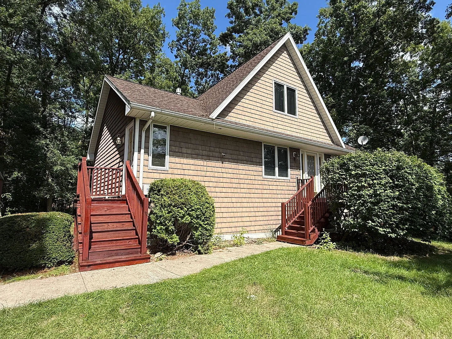 Coming Soon- Charming 3-Bedroom Home In Private Loch Erin Lake Community — Photo 2