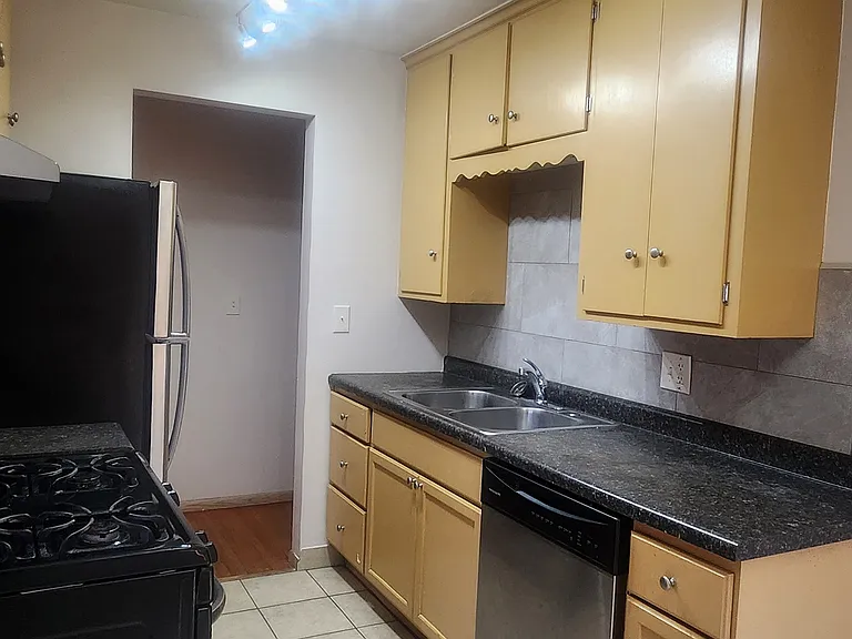 2125 Pascal St #5 — Photo 4