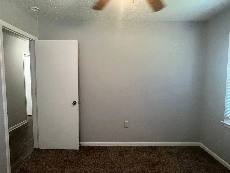 211 Laverne Dr — Photo 19