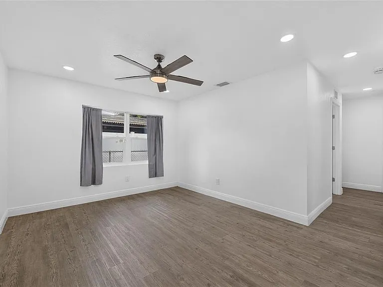 10004 N 25th St — Photo 16