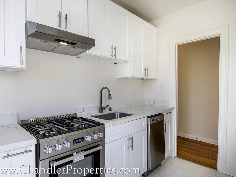 2351 Jackson St — Photo 4