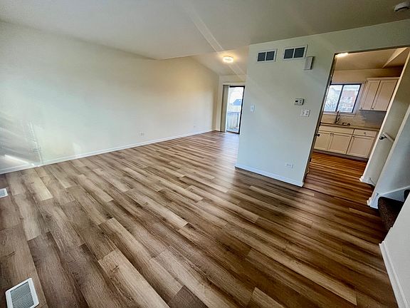 5th image of 18649 Oakwood Ave