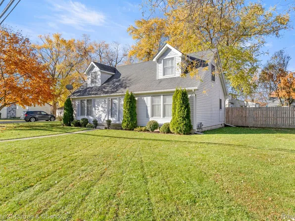 2185 Pleasantview St, Monroe, MI 48162