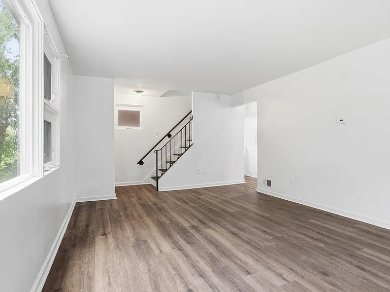 2046 Pioneer Ave — Photo 5