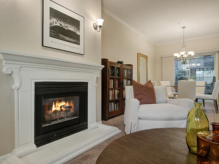 935 W Spain St #L — Photo 4