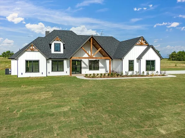 108 Bear Cat Ct, Alvord, TX 76225