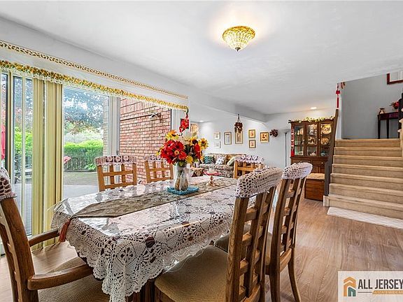 5th image of 325 Willowbrook Dr