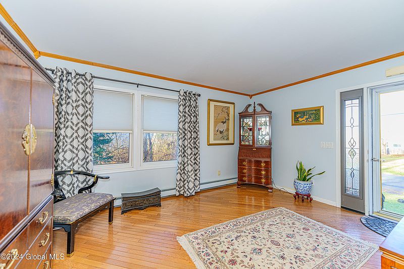 5th image of 18 Glenmont Court