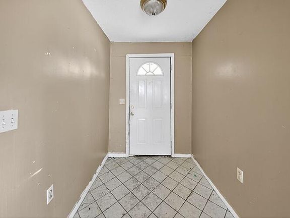 4th image of 4828 Far Hills Dr
