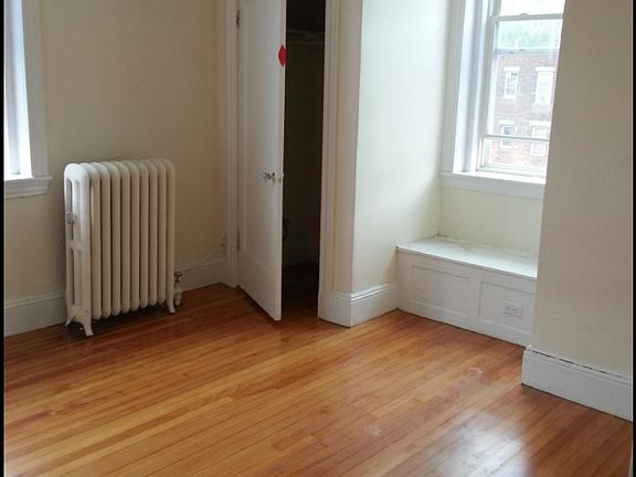 4th image of 62 Egmont St APT 4