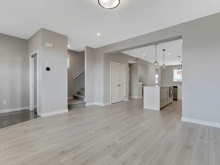146 Creekside Dr SW #UPPER — Photo 5
