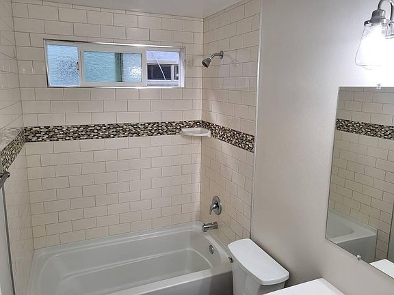 4th image of 10939 Del Norte St #109
