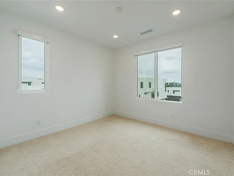 16285 Veterans Way — Photo 25