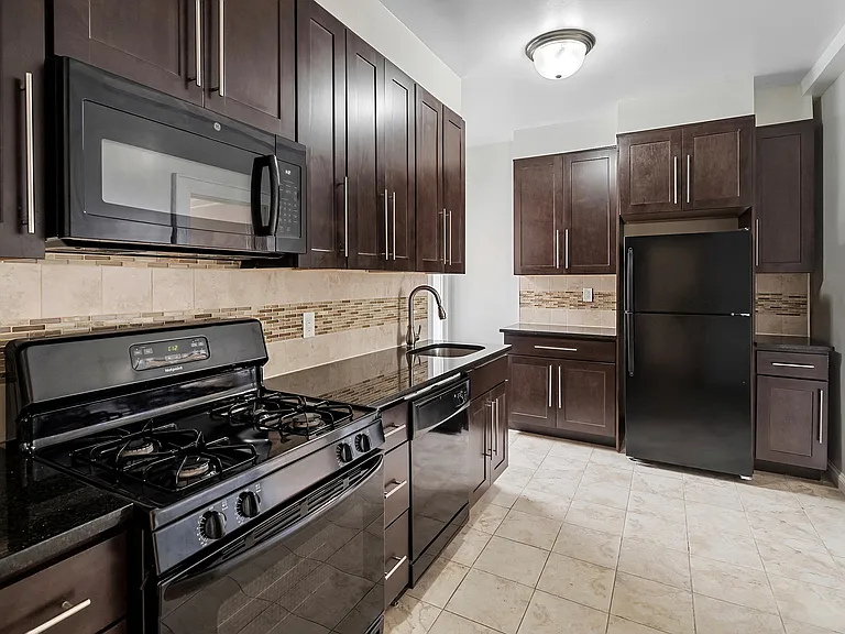 68-70 Park Avenue Apartments — Photo 16