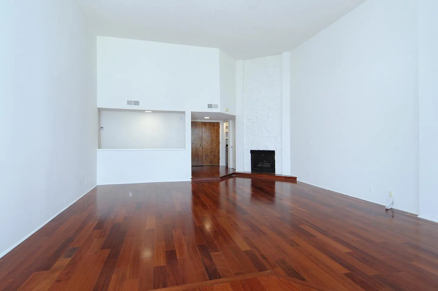 2 bed, 1864 sqft, $4,400 — Photo 3