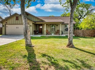 1004 Railroad St, Floresville, TX 78114