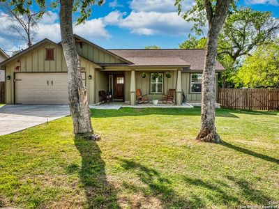 1004 RAILROAD ST, Floresville, TX, 78114