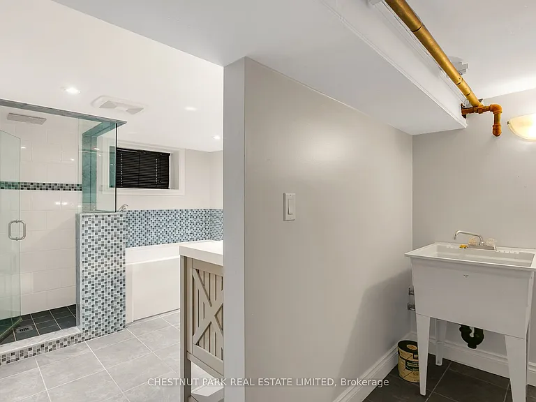 484 Merton St — Photo 41