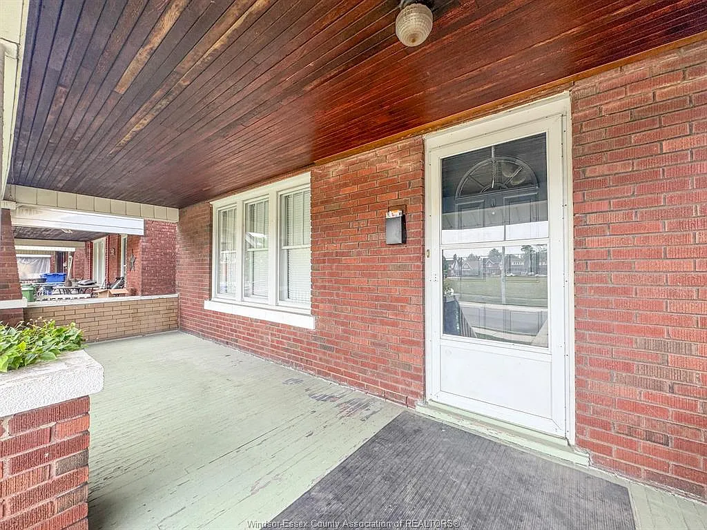 3 bed, $2,395 — Photo 2