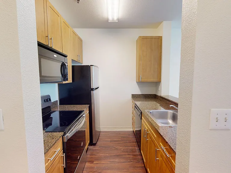 2000 Post — Photo 52