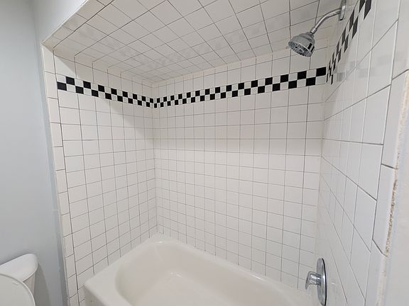 5th image of 2227 Kemper Ln APT 7