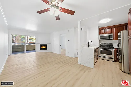 5530 Owensmouth Ave Photo 1