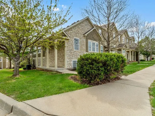 11171 S Woodsonia Dr, Olathe, KS 66061