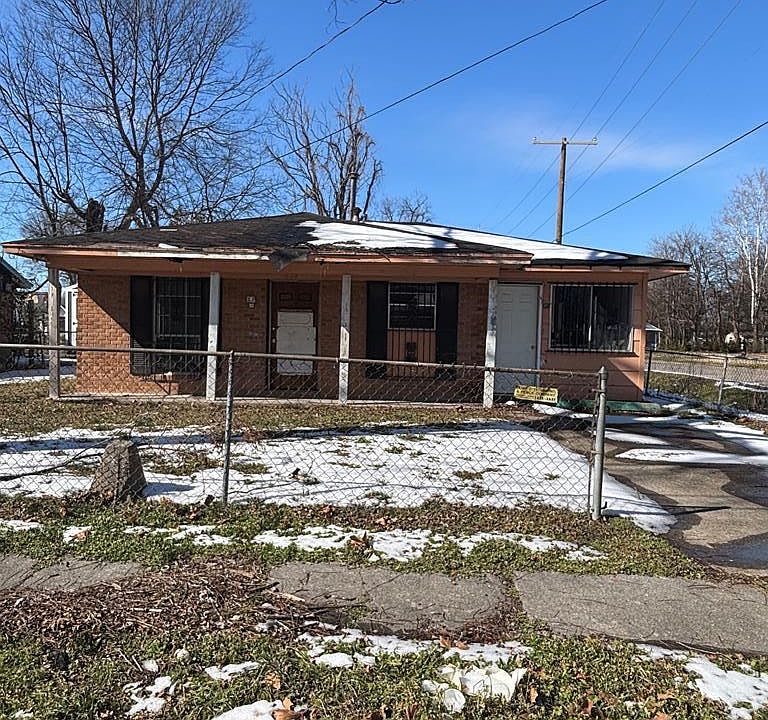1st image of 424 Persimmon St