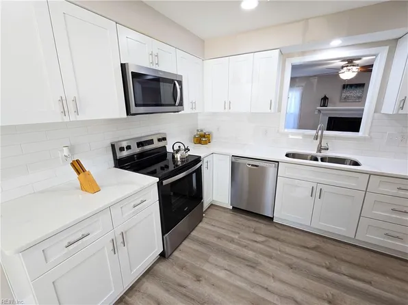 5652 Picadilly Ln, Portsmouth, VA 23703