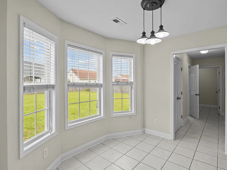 203 Macdonald Blvd — Photo 13