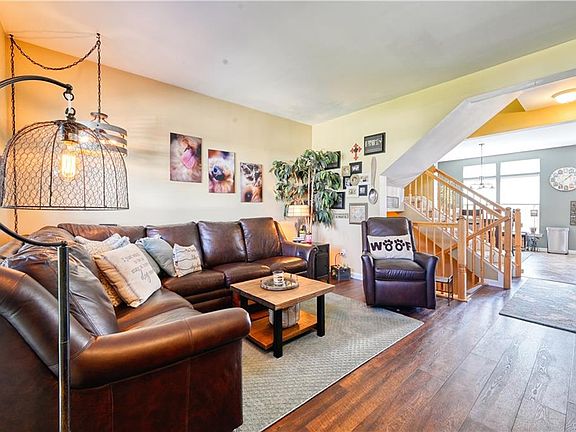 4th image of 65 Carla Ln