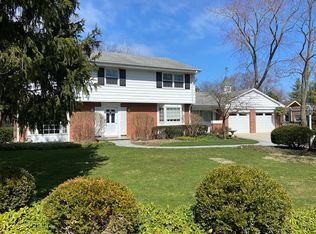 366 Ramsay Rd, Deerfield, IL 60015