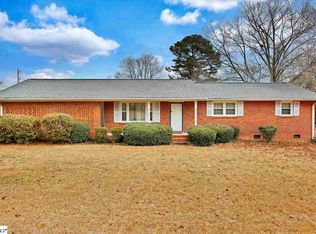 2 Dinwiddle Dr, Greenville, SC 29617