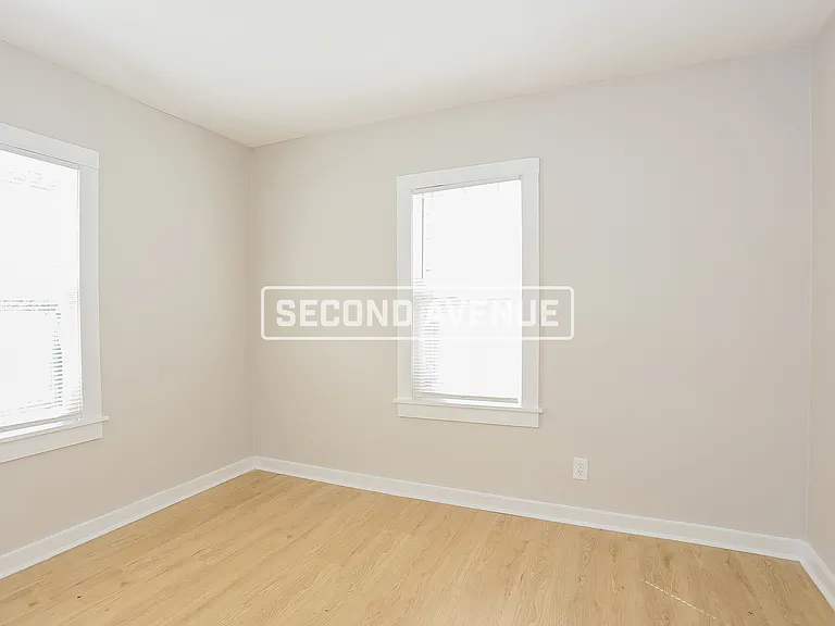 1934 W 6th St — Photo 10