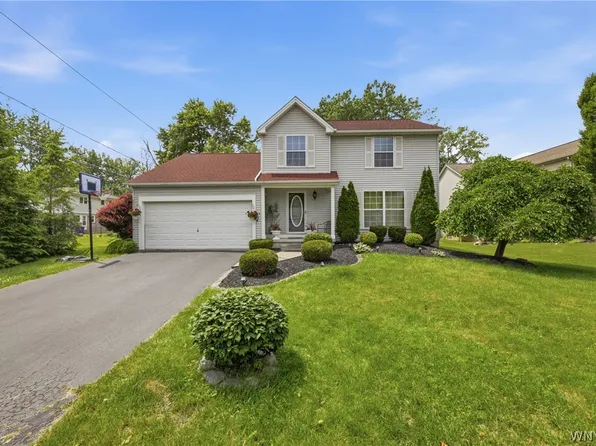 14 Hitching Post Ln, Amherst, NY 14228
