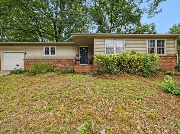 13 Darlene Ln, Newport News, VA 23608