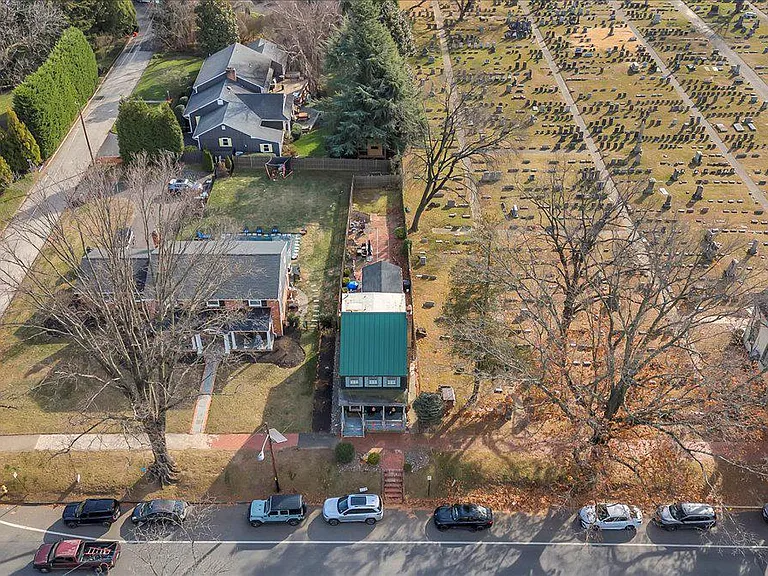 406 Kings Hwy E — Photo 28