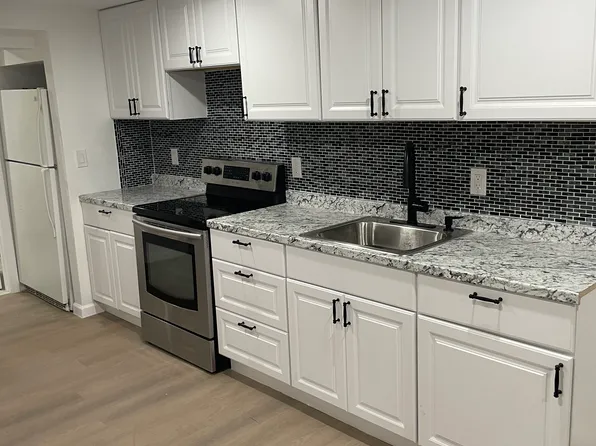 (undisclosed Address), West Islip, NY 11795